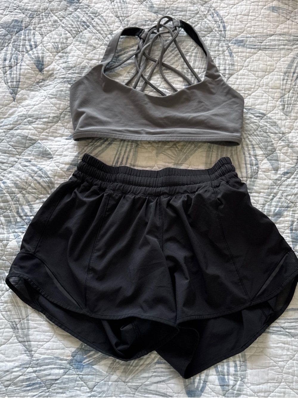 Lululemon size 6 set